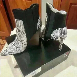 NY&Co Faye High Heel Ankle Booties.9.5 only wore once.  Excellent condition